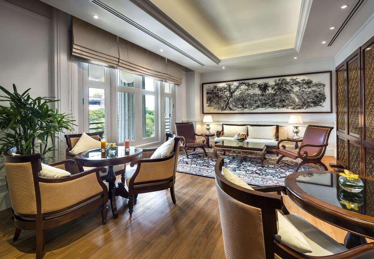 فندق ذا فولرتون سنغافورة المظهر الخارجي الصورة The living room of a suite at the Mandarin Oriental, Singapore