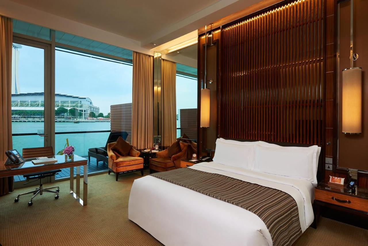 فندق ذا فولرتون سنغافورة المظهر الخارجي الصورة A room at the hotel