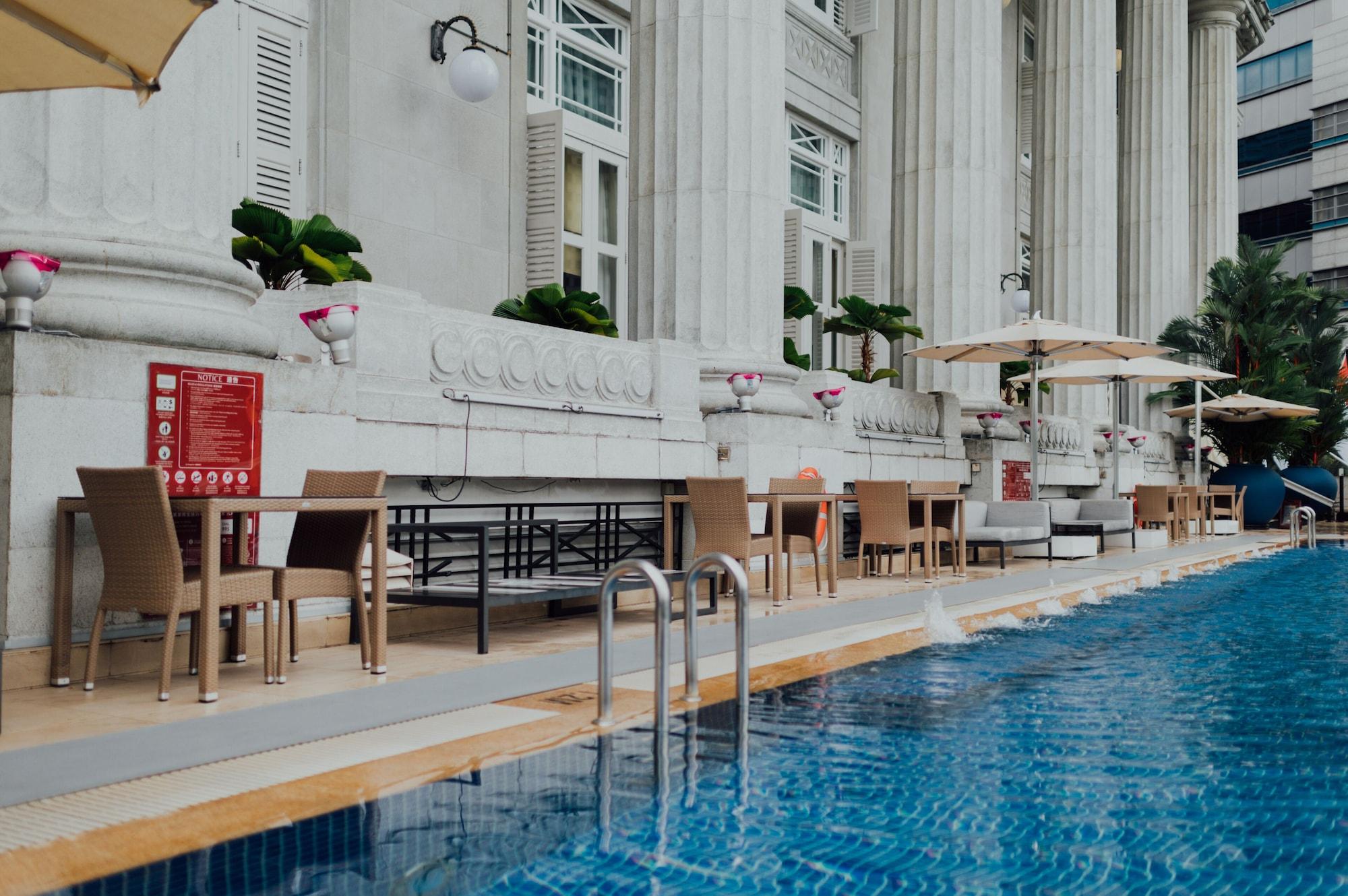 فندق ذا فولرتون سنغافورة المظهر الخارجي الصورة The pool at the hotel